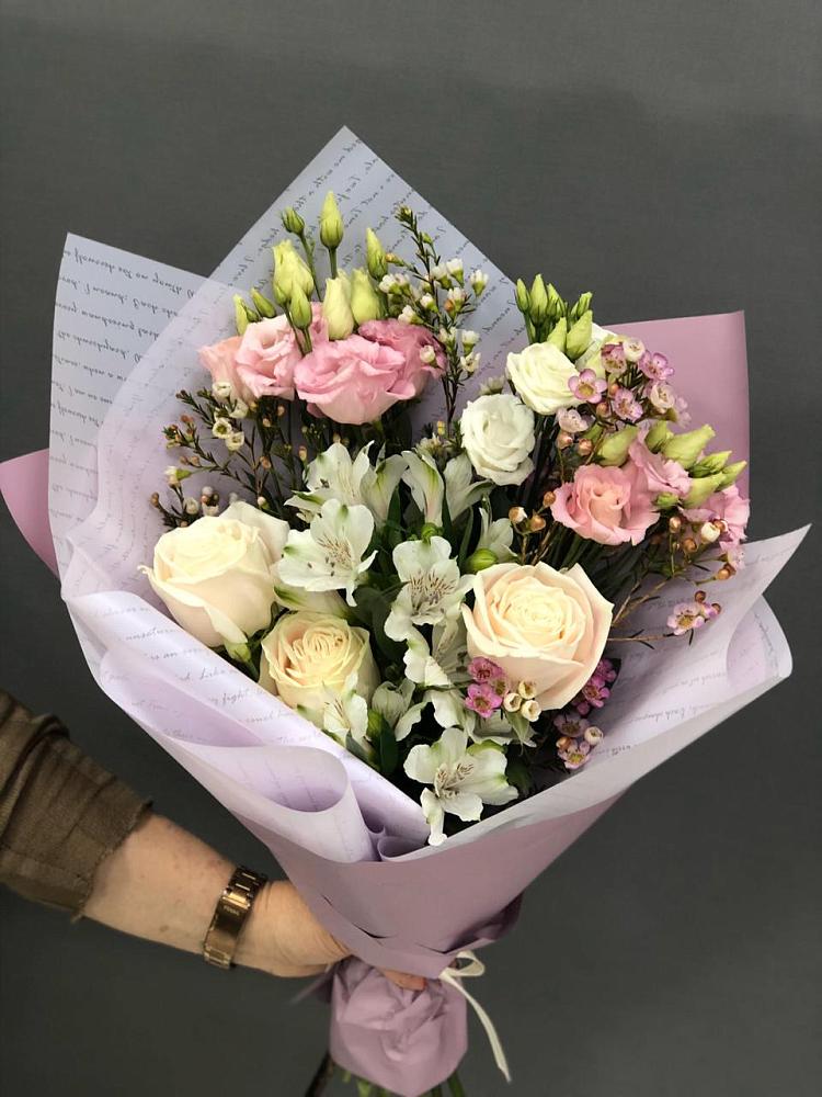 Букет цветов из: Альстромерии, Розы и Лизиантусы в Оханске