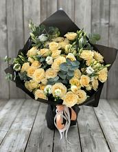 Букет цветов из:  Розы и Лизиантусы в Оханске