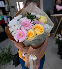 Букет цветов из:  Герберы, Розы и Хризантемы в Оханске
