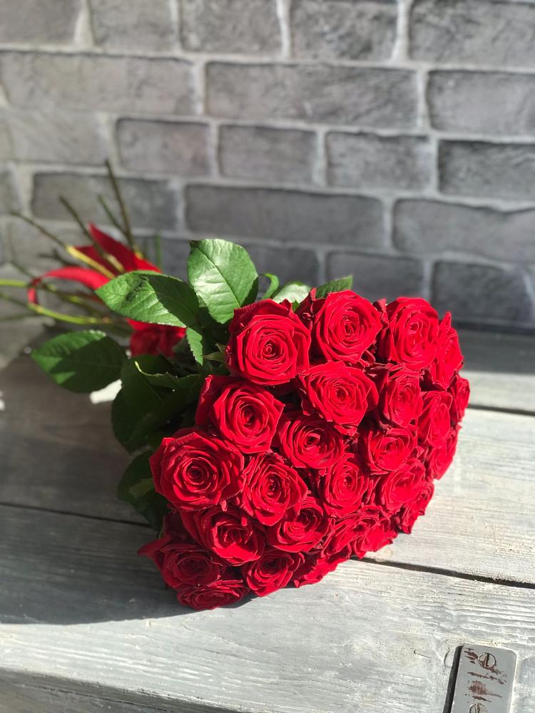 Букет Красные розы Фридом в Оханске