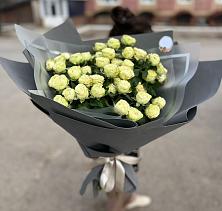 Букет Белые кустовые розы Солинеро в Оханске