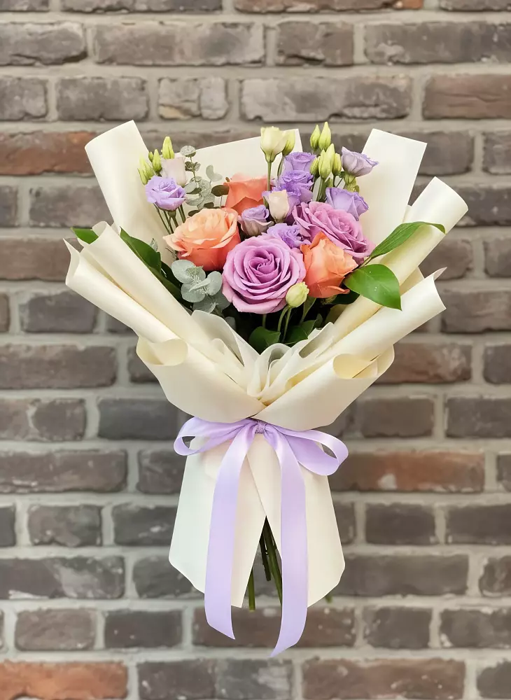 Букет цветов из: Лизиантусы и Розы в Оханске