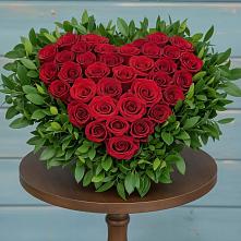 Цветочная композиция из Розы в виде сердца в Оханске