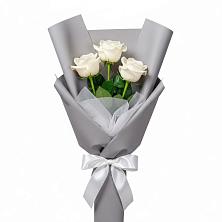 Букет 3 белые розы в Оханске