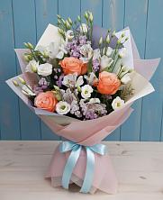 Букет цветов из:  Лизиантусы, Розы, Альстромерии и Гипсофила в Оханске