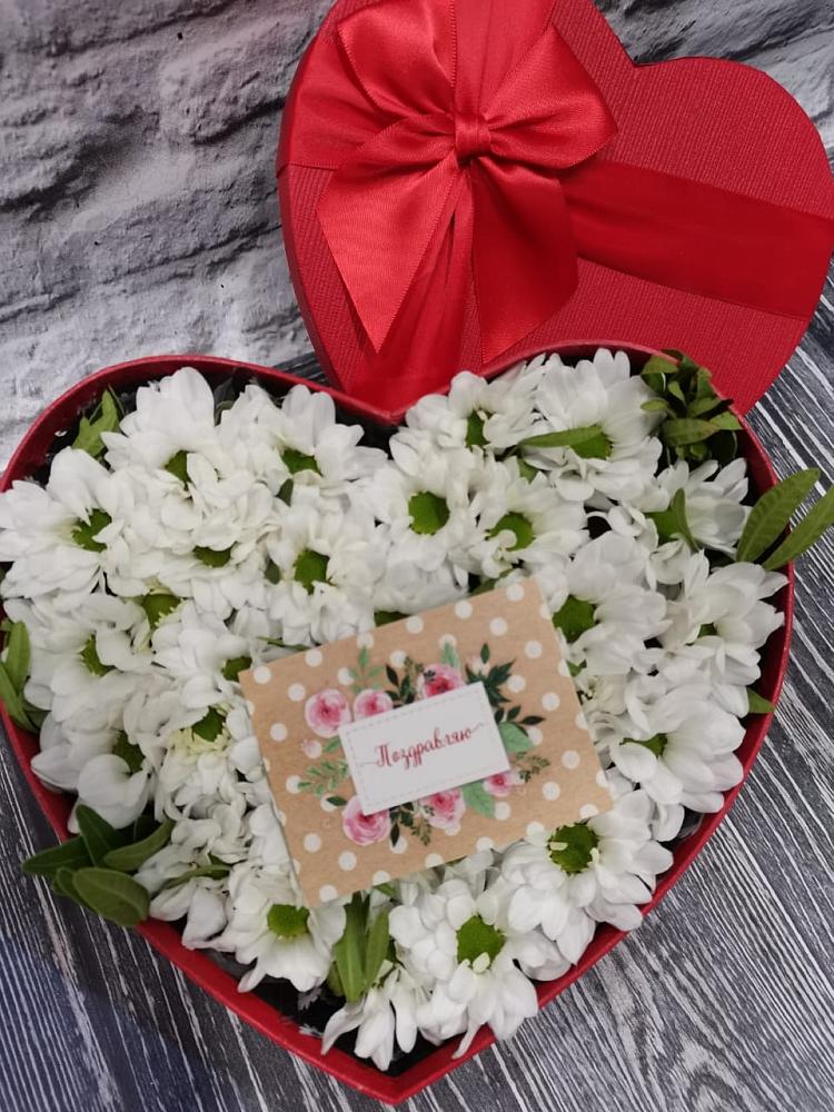 Цветочная композиция из Хризантемы в виде сердца в Оханске