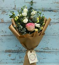 Букет цветов из:  Розы и Лизиантусы в Оханске